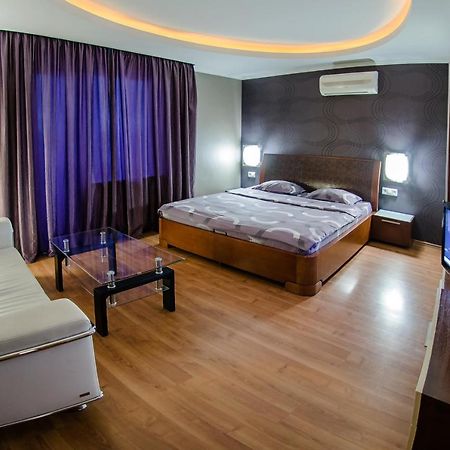Hotrent Pechersk Lesy 20/22 Kyiv Exterior photo