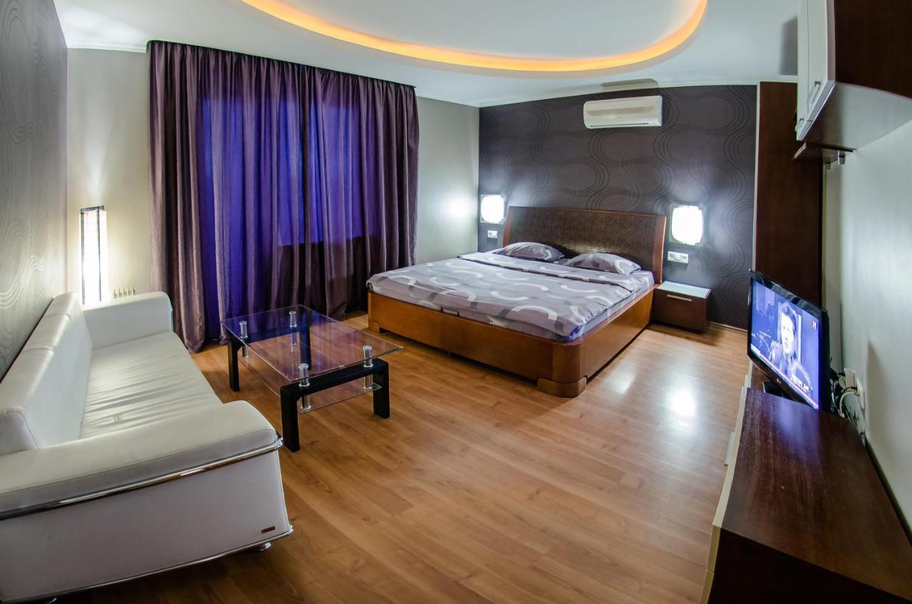 Hotrent Pechersk Lesy 20/22 Kyiv Exterior photo
